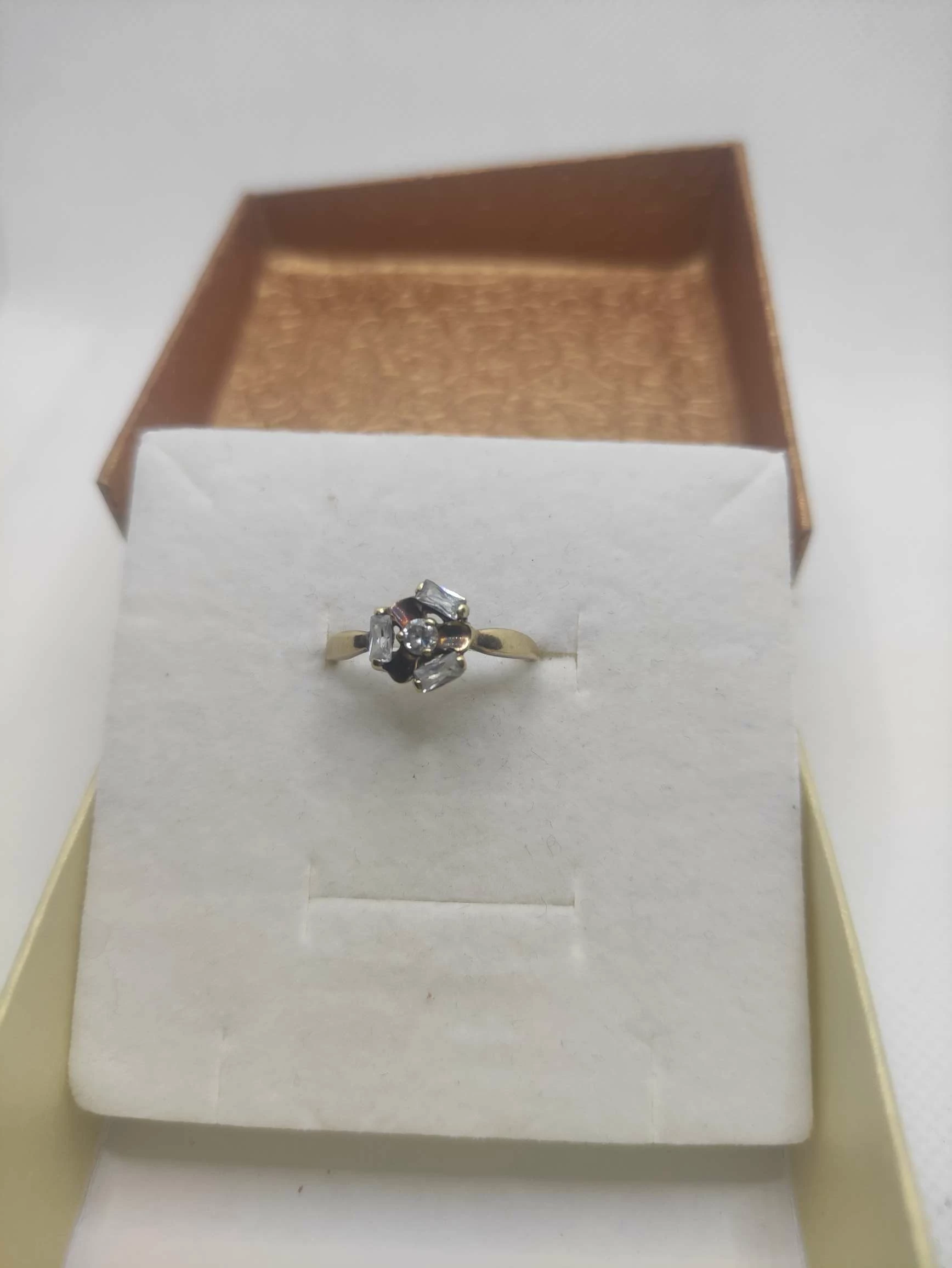 zachwycajacy-zloty-pierscionek-z-kwiatkiem-pilsudskiego-46-sosnowiec