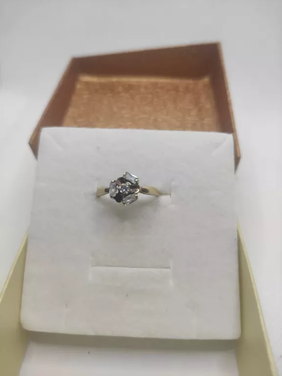 zachwycajacy-zloty-pierscionek-z-kwiatkiem-pilsudskiego-46-sosnowiec