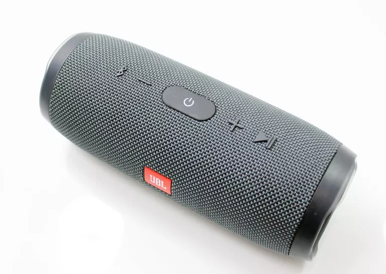 JBL CHARGE ESSENTIAL | IDEALNY STAN