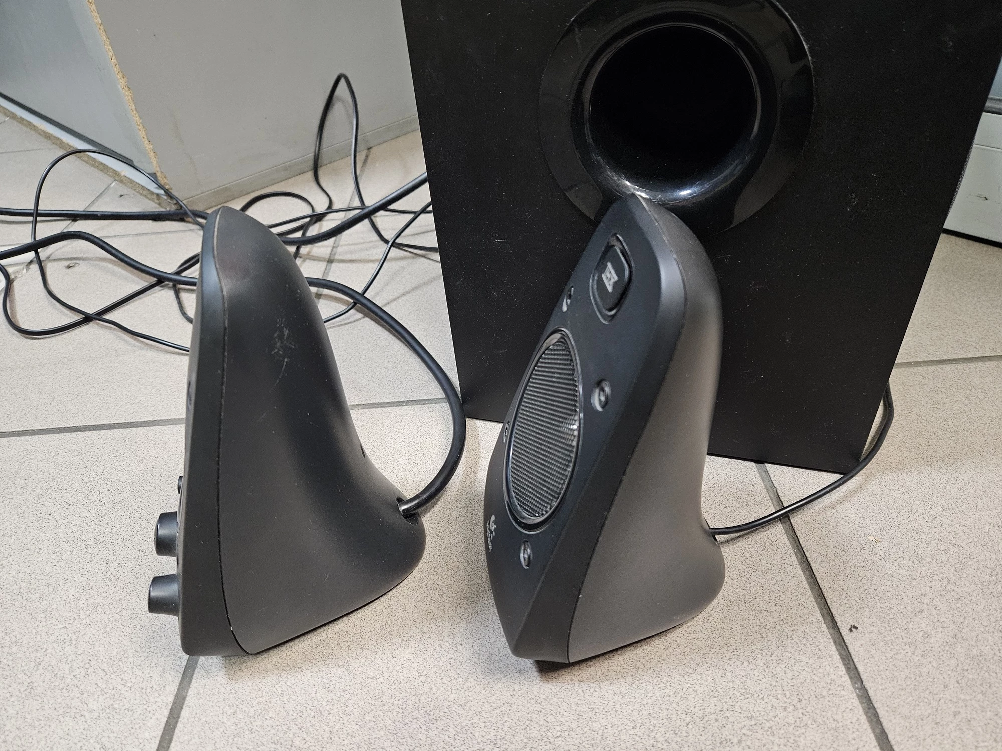 glosniki-logitech-21-z623-thx-speaker-system-stan-11323-2