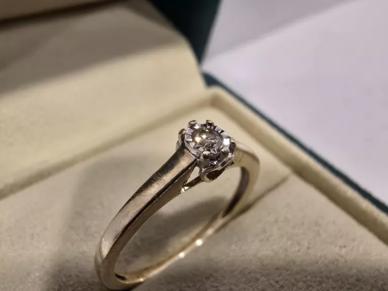 PIĘKNY ZŁOTY PIERŚCIONEK 375 'YES' DIAMENT NA ZARĘCZYNY