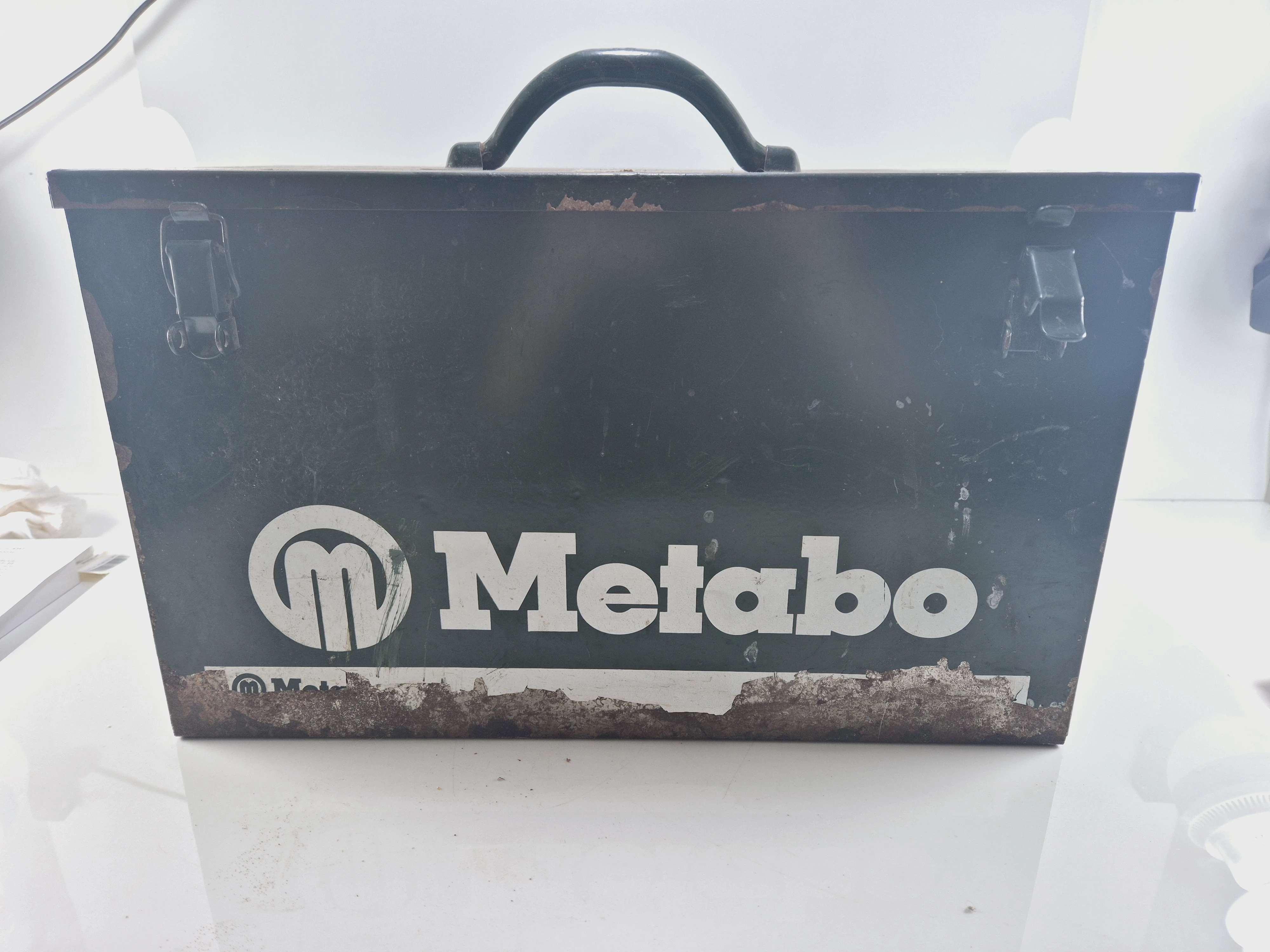 strug-elektryczny-metabo-ho-e-0983-82mm-900w-stan-11323-2