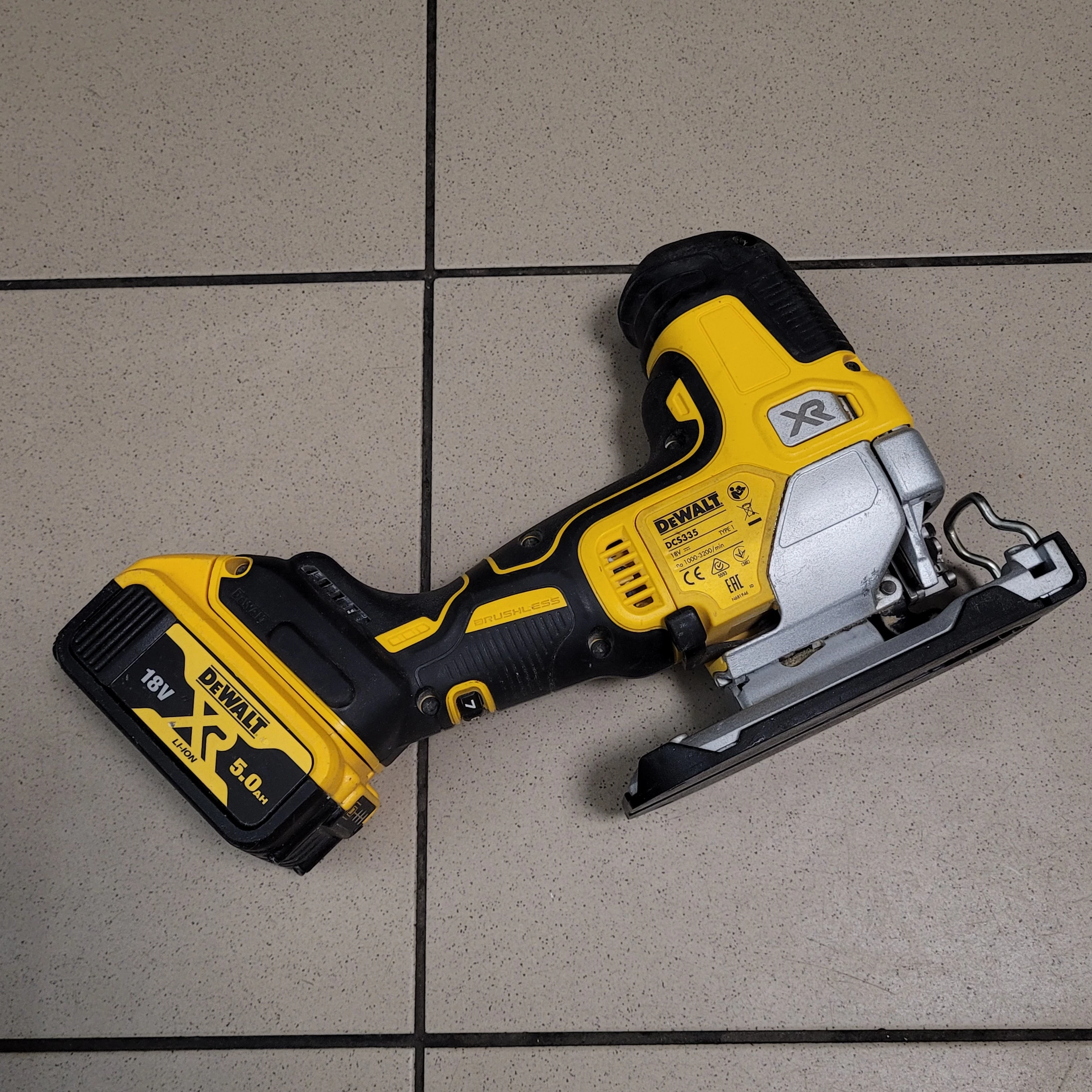 wyrzynarka-dewalt-dcs335-polecam-mocowanie-brzeszczotu-205041-222245