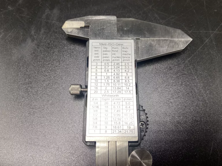 SUWMIARKA ELEKTRONICZNA DWUSZCZĘKOWA METALOWA STAINLESS HARDENED 150 MM