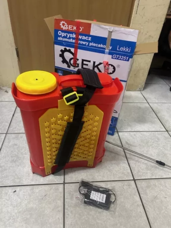 OPRYSKIWACZ AKUMULATOROWY PLECAKOWY GEKO 12V 16 G73251