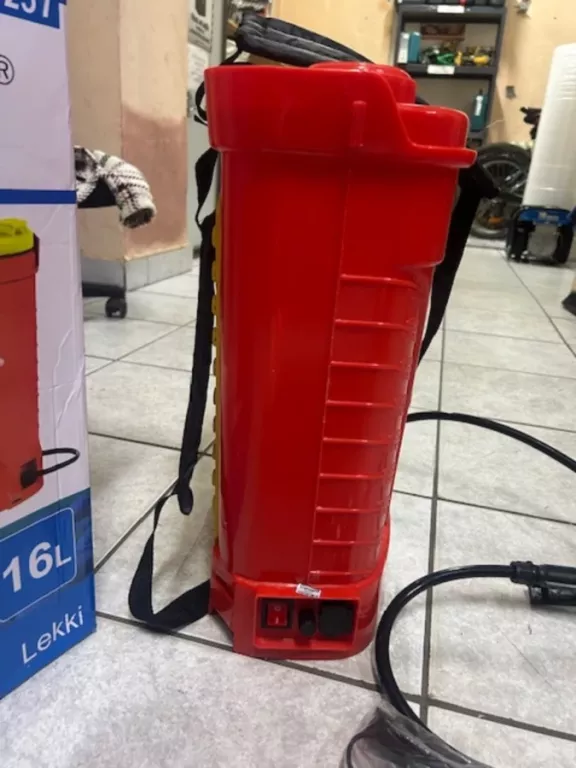 OPRYSKIWACZ AKUMULATOROWY PLECAKOWY GEKO 12V 16 G73251