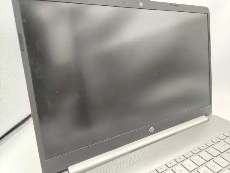 LAPTOP HP 15S-EQ2639NW AMD RYZEN 5 5500U RAM 8 GB SSD 512GB OPIS