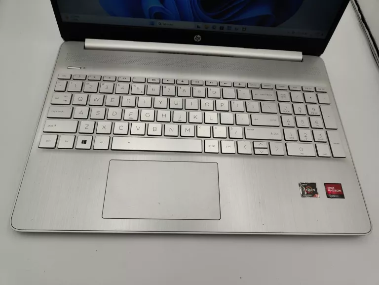 LAPTOP HP 15S-EQ2639NW AMD RYZEN 5 5500U RAM 8 GB SSD 512GB OPIS