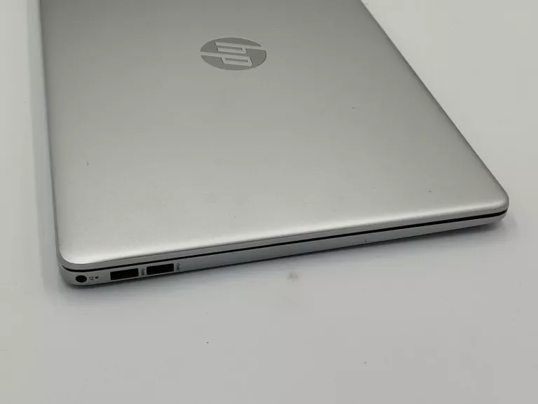 LAPTOP HP 15S-EQ2639NW AMD RYZEN 5 5500U RAM 8 GB SSD 512GB OPIS