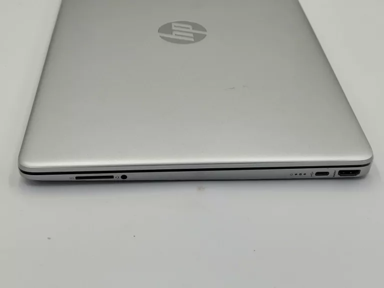 LAPTOP HP 15S-EQ2639NW AMD RYZEN 5 5500U RAM 8 GB SSD 512GB OPIS