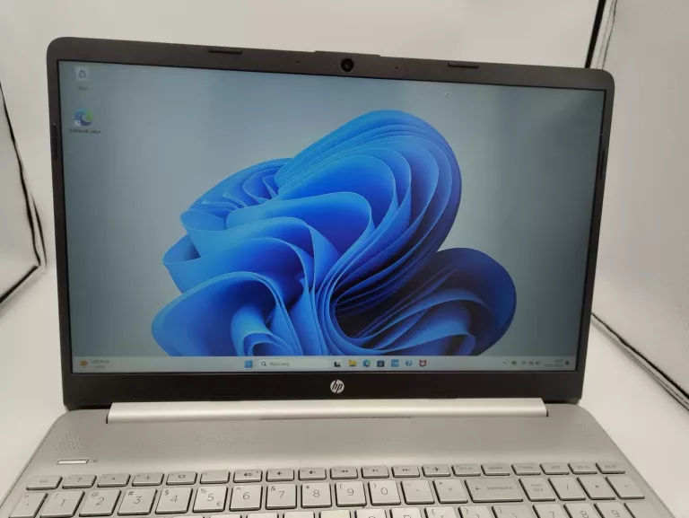 LAPTOP HP 15S-EQ2639NW AMD RYZEN 5 5500U RAM 8 GB SSD 512GB OPIS