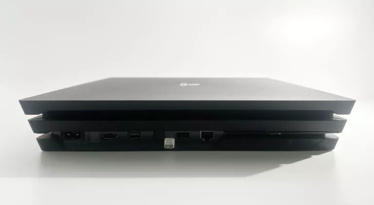 konsola-ps4-pro-1tb-stan-11323-2