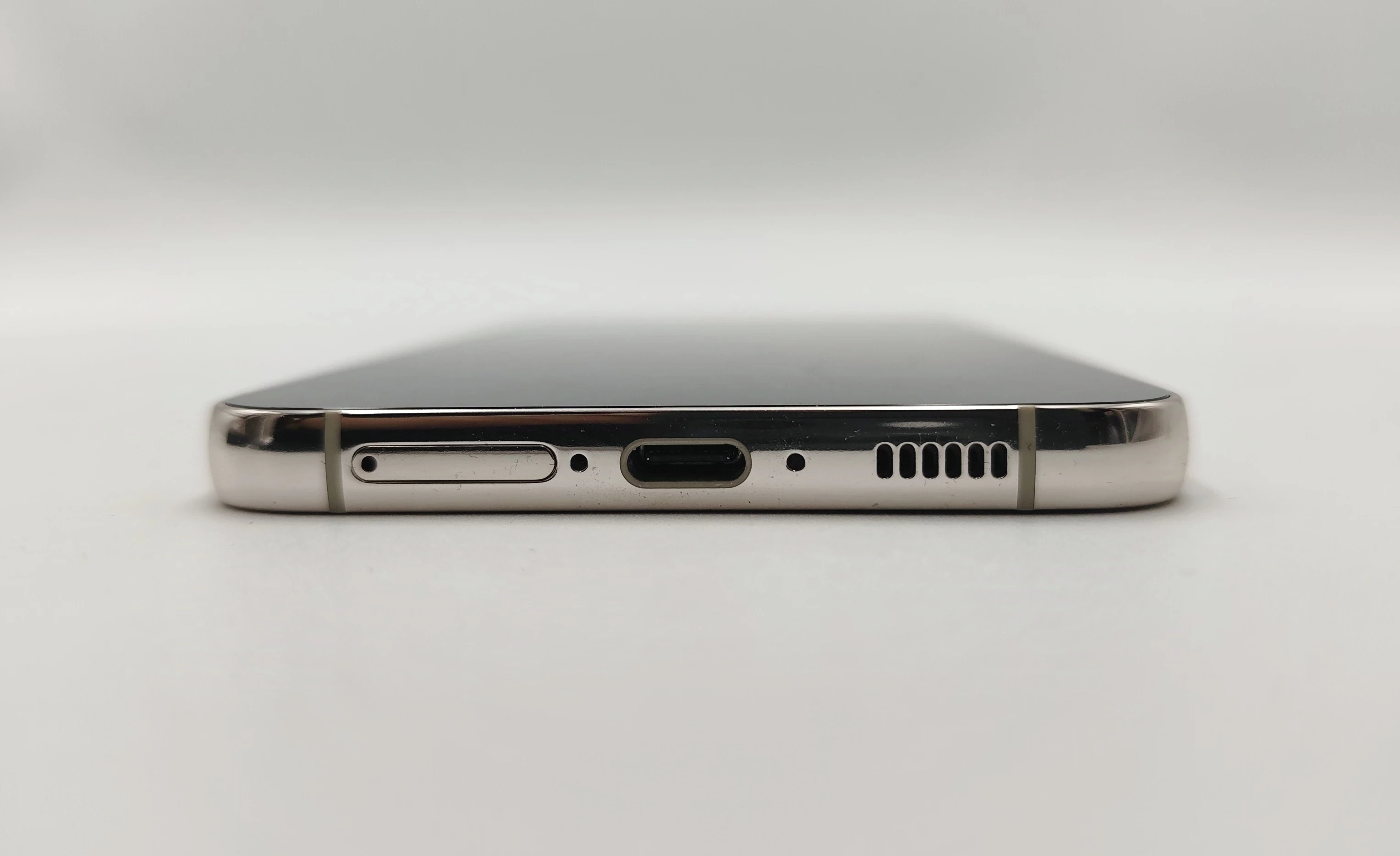 telefon-samsung-galaxy-s23-8256gb-opis-przekatna-ekranu-660