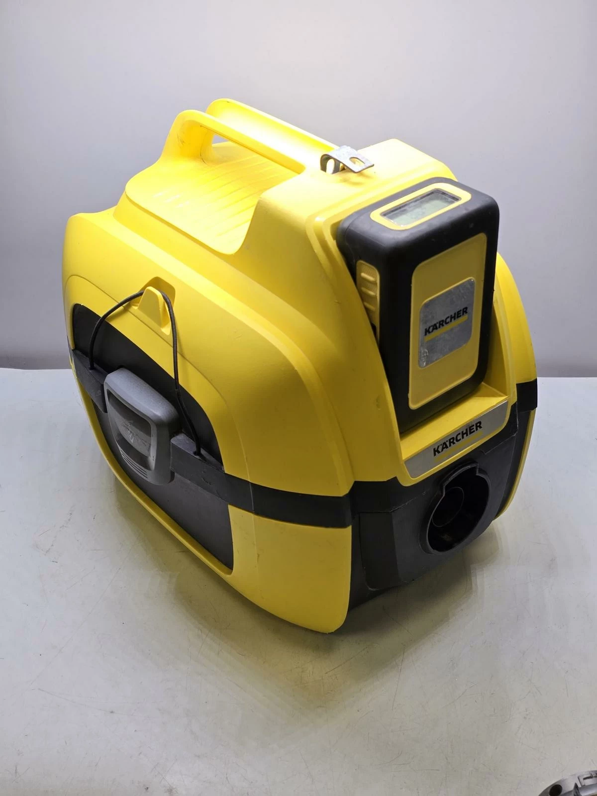 odkurzacz-akumulatorowy-karcher-wd1-compact-stan-11323-2