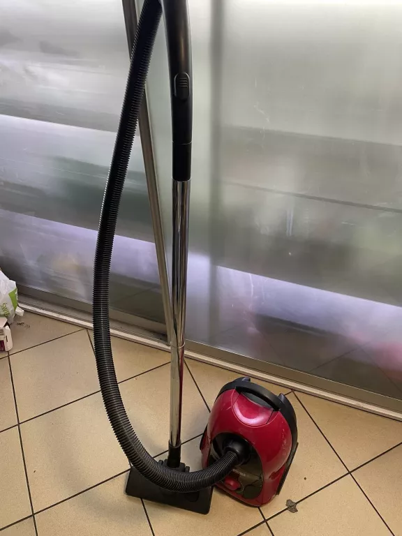 ODKURZACZ ZANUSSI SL225B Z RURĄ SZTYLEM I KOŃCÓWKĄ