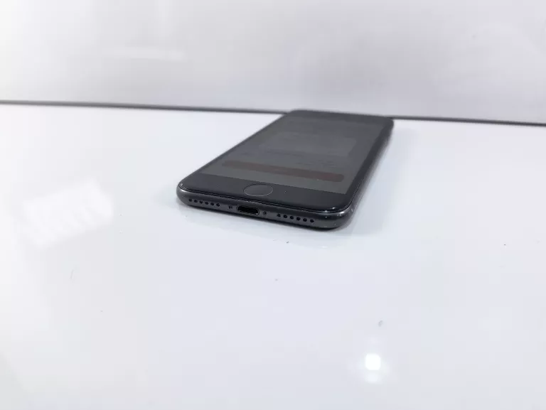 SMARTFON APPLE IPHONE 8 2 GB / 32 GB 4G (LTE) CZARNY
