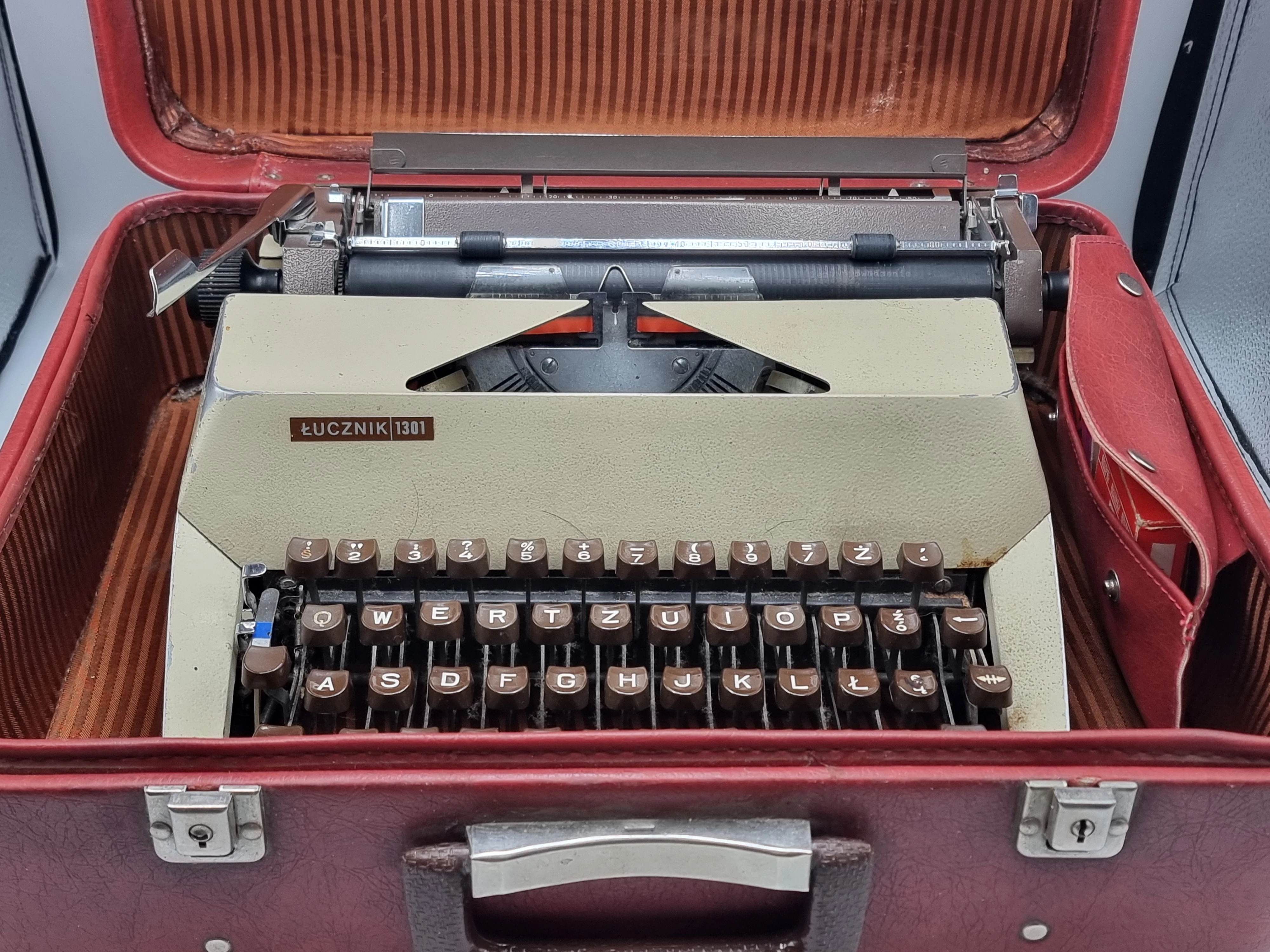 maszyna-do-pisania-lucznik-1301-karmelicka-45a-krakow