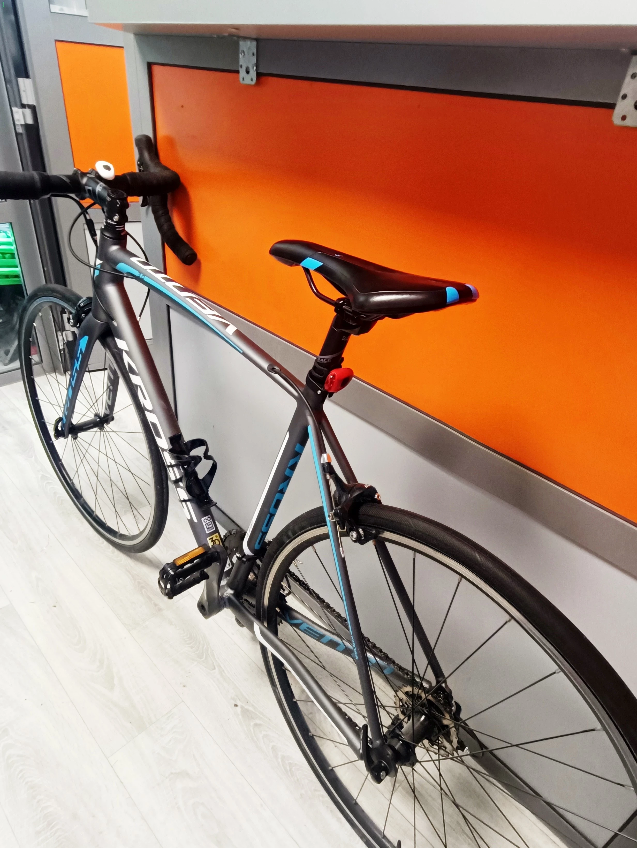 rower-szosowy-kross-vento-30-rama-22-cale-kolo-28-szary-rozmiar-kola-129289-1024