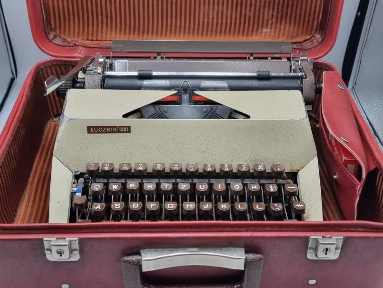maszyna-do-pisania-lucznik-1301-karmelicka-45a-krakow