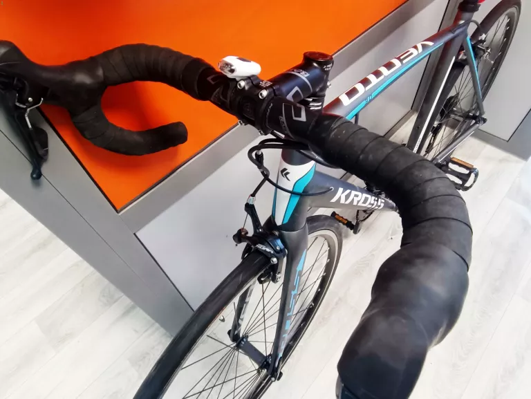 rower-szosowy-kross-vento-30-rama-22-cale-kolo-28-szary-ean-gtin-5902262002936