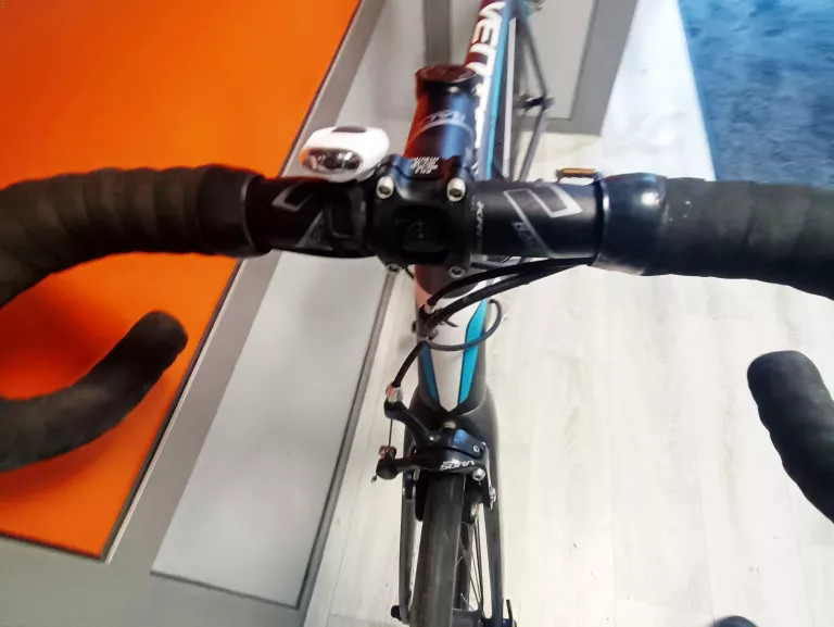 rower-szosowy-kross-vento-30-rama-22-cale-kolo-28-szary-stan-11323-2