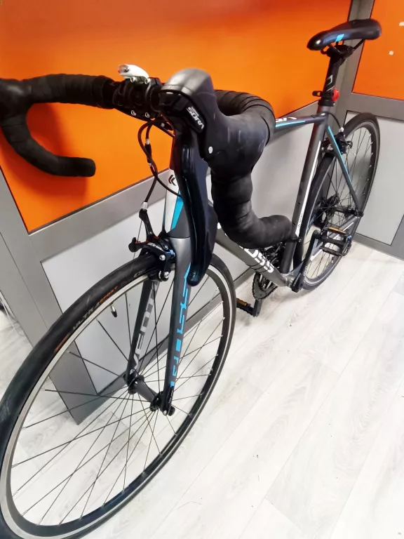 rower-szosowy-kross-vento-30-rama-22-cale-kolo-28-szary-kolor-127448-3