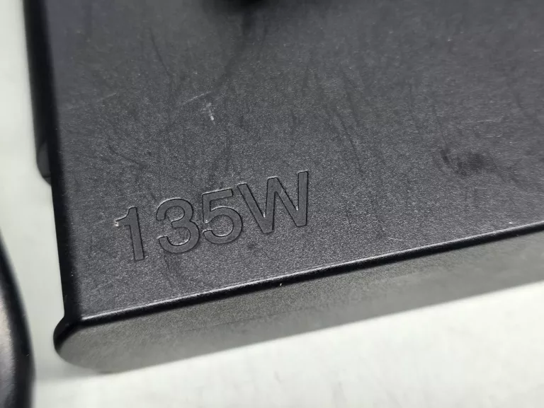 ZASILACZ LENOVO 135W 20V PROSTOKĄTNA WTYCZKA