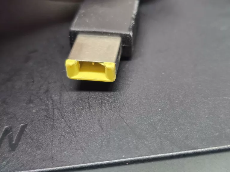 ZASILACZ LENOVO 135W 20V PROSTOKĄTNA WTYCZKA