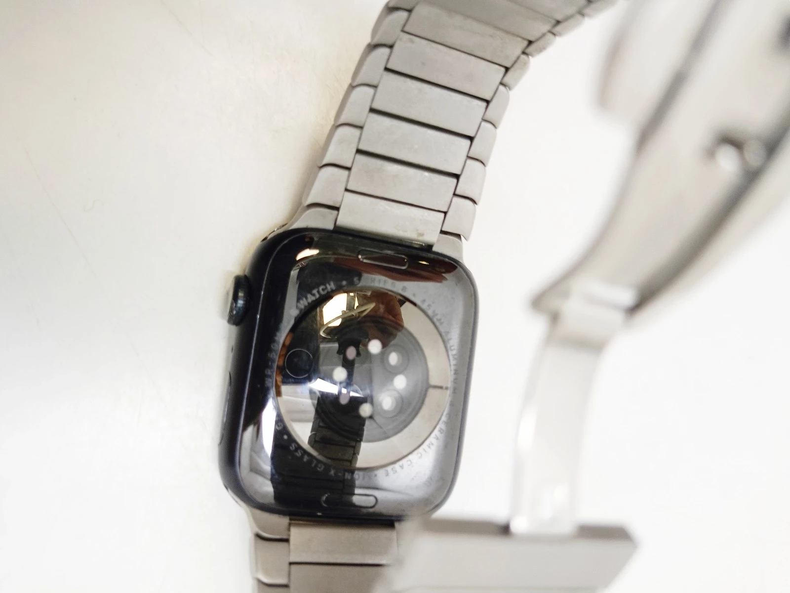 apple-watch-series-8-45-mm-model-249460-1651452
