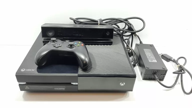 KONSOLA XBOX ONE (1540) 500GB WRAZ Z PADEM ORAZ SENSOREM KINECT