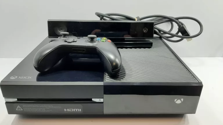 KONSOLA XBOX ONE (1540) 500GB WRAZ Z PADEM ORAZ SENSOREM KINECT