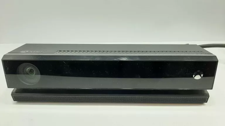 KONSOLA XBOX ONE (1540) 500GB WRAZ Z PADEM ORAZ SENSOREM KINECT