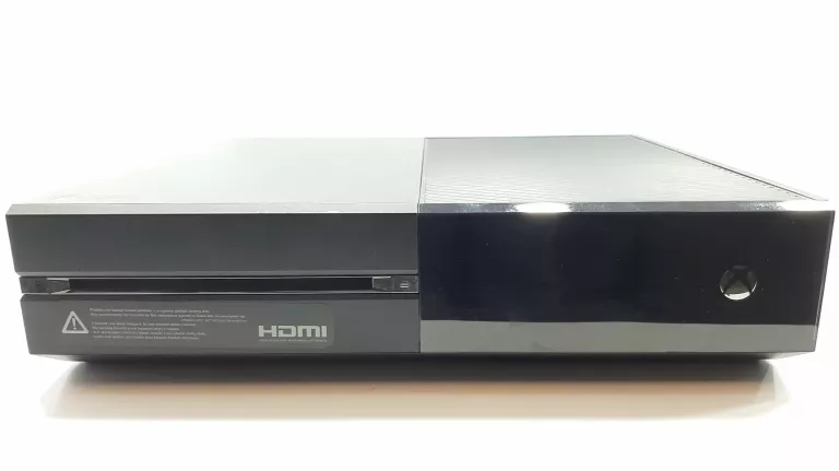 KONSOLA XBOX ONE (1540) 500GB WRAZ Z PADEM ORAZ SENSOREM KINECT