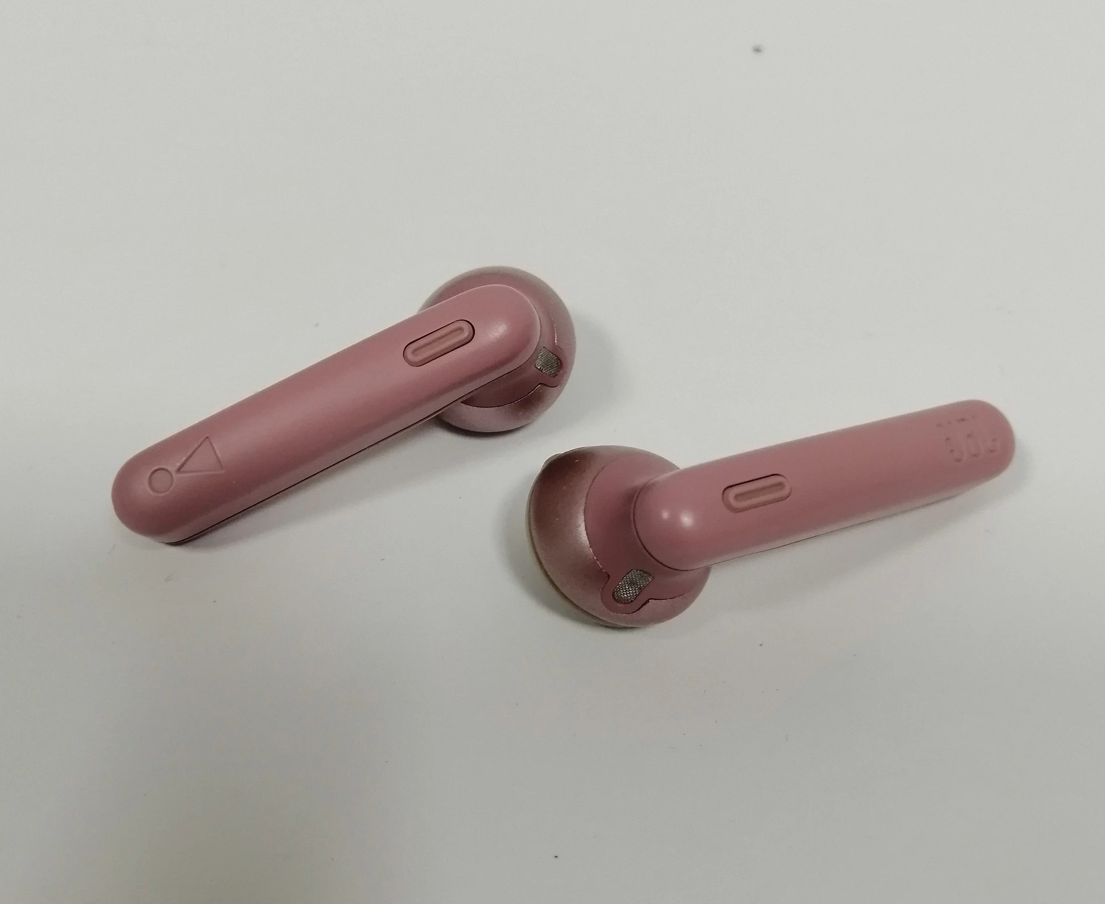 sluchawki-bt-jbl-tune-220tws-opis-kolor-dominujacy-129357-7