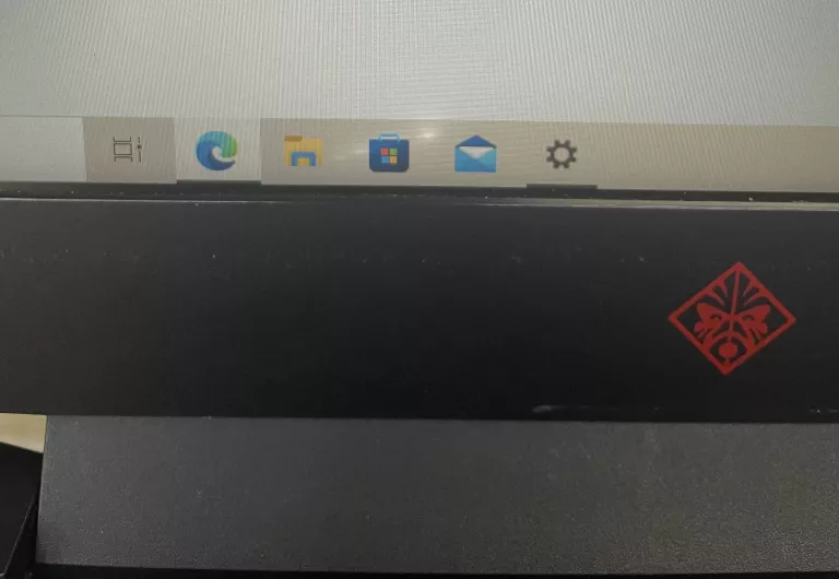LAPTOP HP OMEN INTEL CORE I5 8GB RAM 1TB HDD JASNE PLAMKI NA WYŚW
