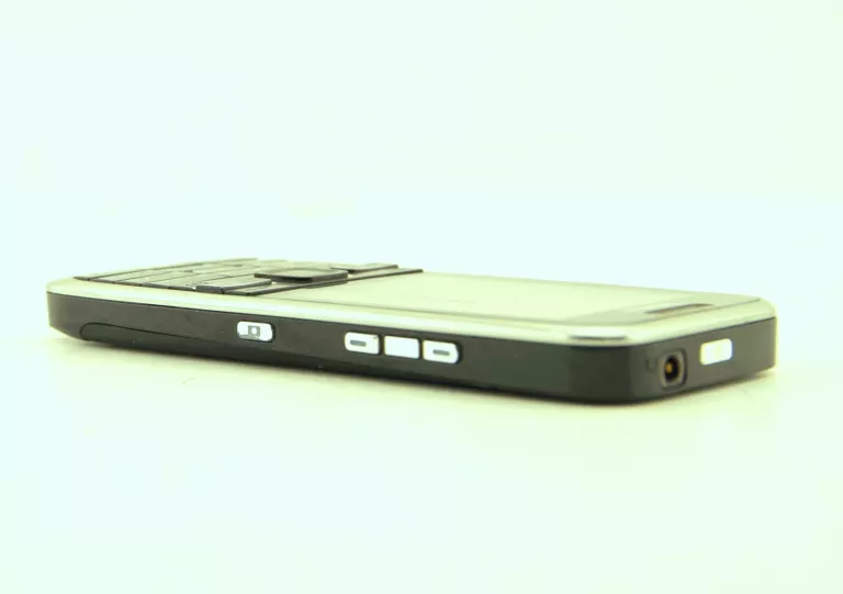 ROZCHYTYWANY KLASYCZNY TELEFON NOKIA E52