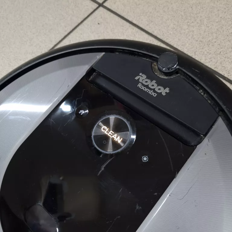 ODKURZACZ AUTOMATYCZNY IROBOT ROOMBA I7 ROBOT SPRZĄTAJĄCY (17070)