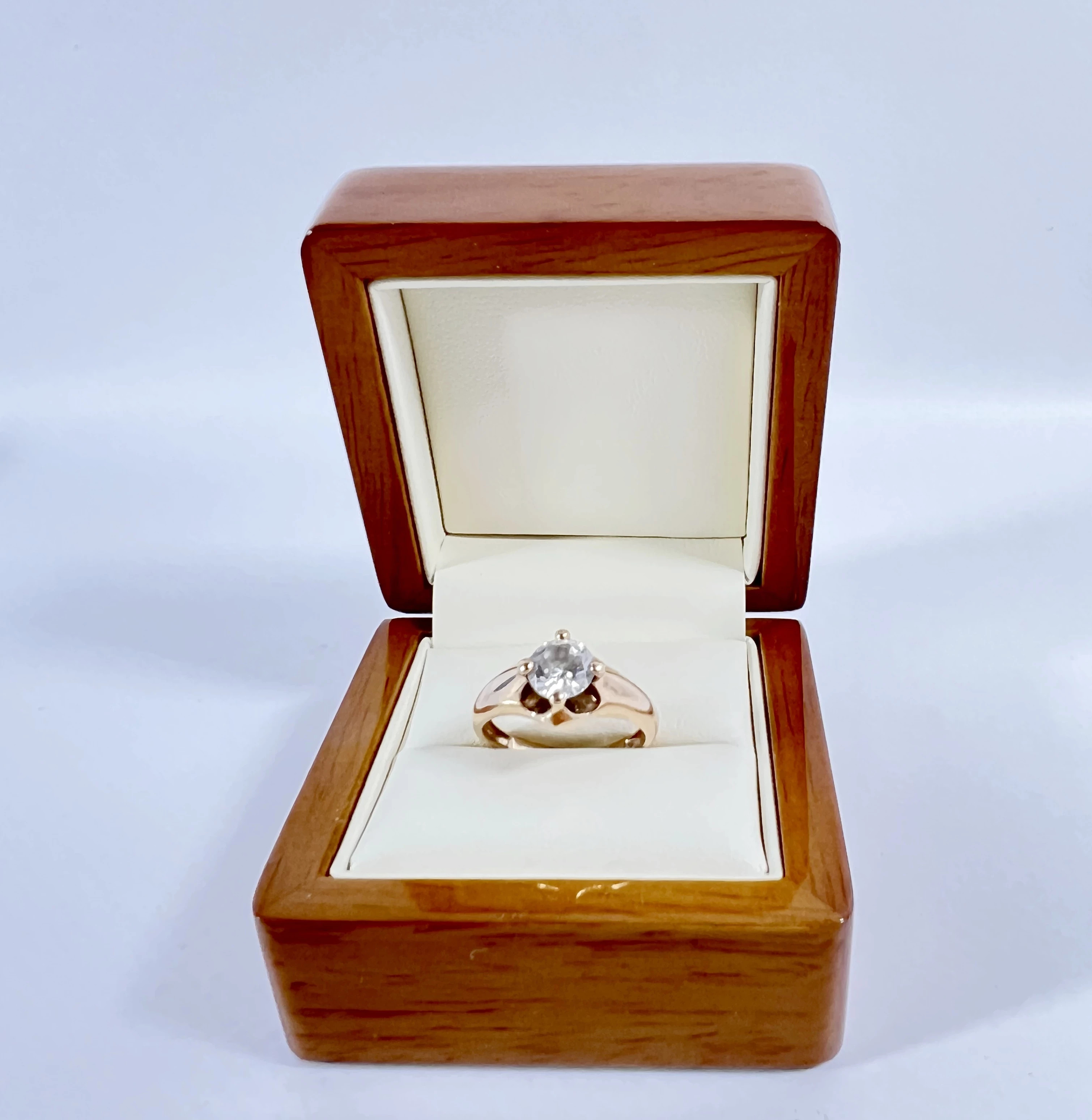 pierscionek-z-cyrkonia-rose-gold-585-326g-r15-jurowiecka-11-bialystok