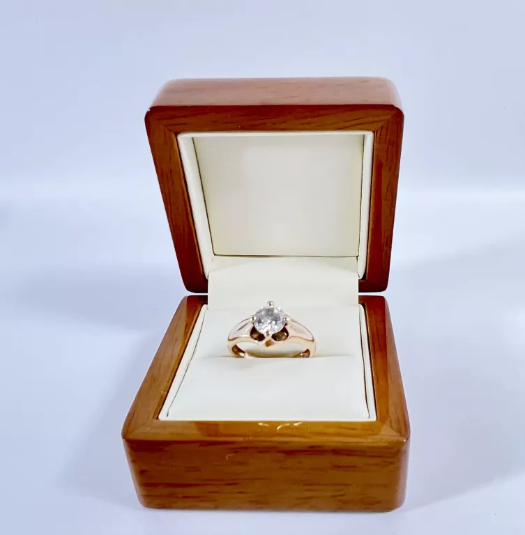 pierscionek-z-cyrkonia-rose-gold-585-326g-r15-jurowiecka-11-bialystok