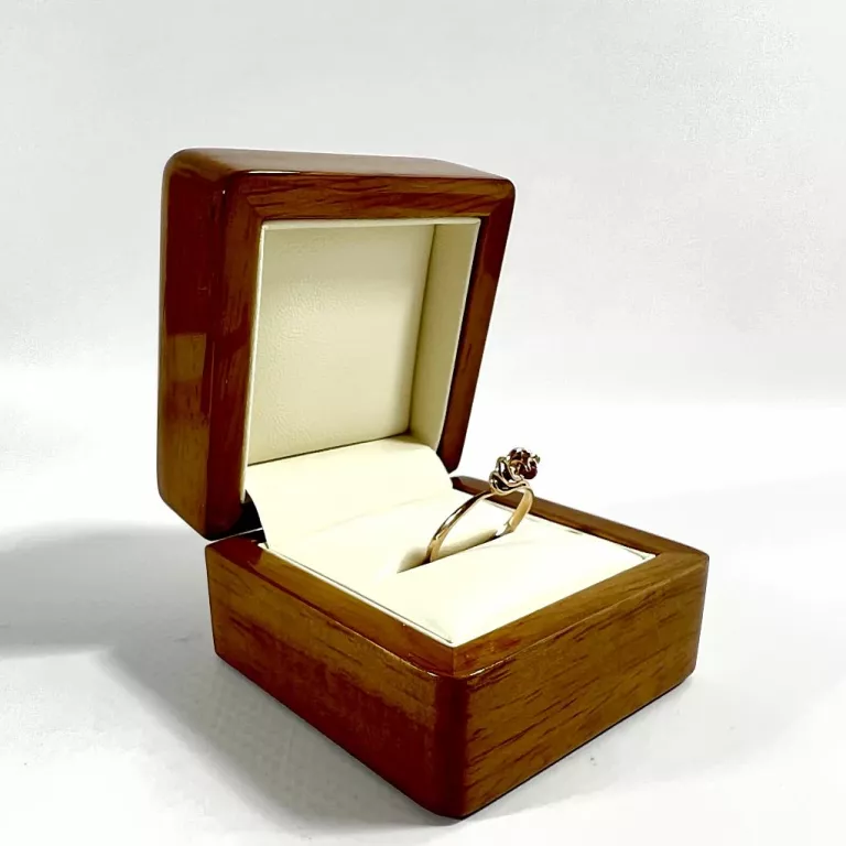 zloty-pierscionek-kwiatek-585-172g-r16-stan-11323-2