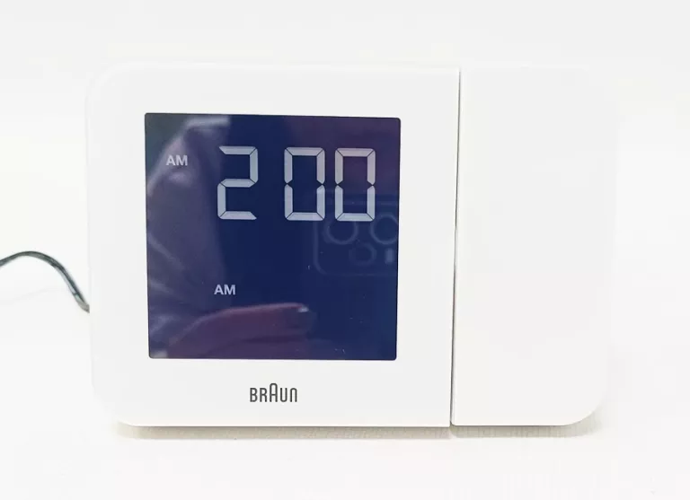 BUDZIK Z PROJEKTOREM BRAUN BNC015