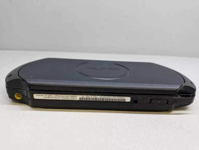 KONSOLA PSP GO STREET E-1004 + GRY