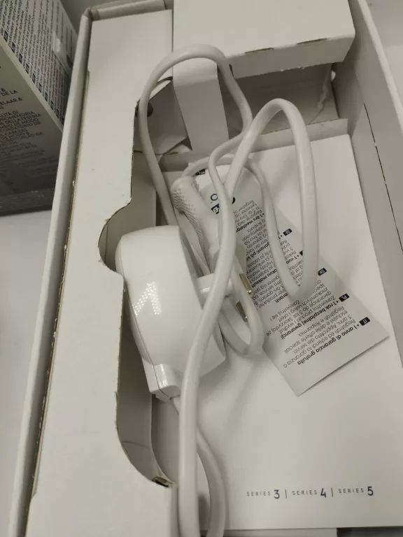 SZCZOTECZKA MAGNETYCZNA ORAL-B IO WHITE CLEAN