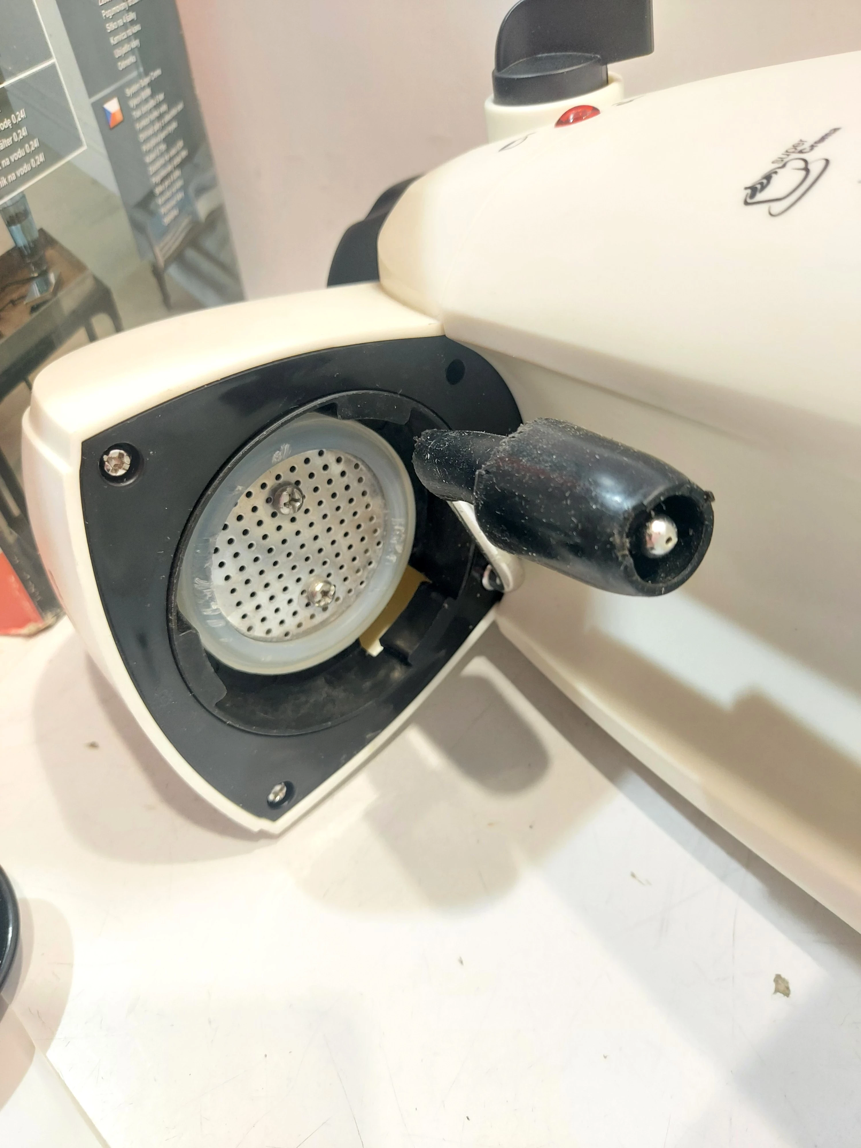 ekspres-cisnieniowy-kolbowy-amica-cd1011-800w-kolor-dominujacy-129357-2