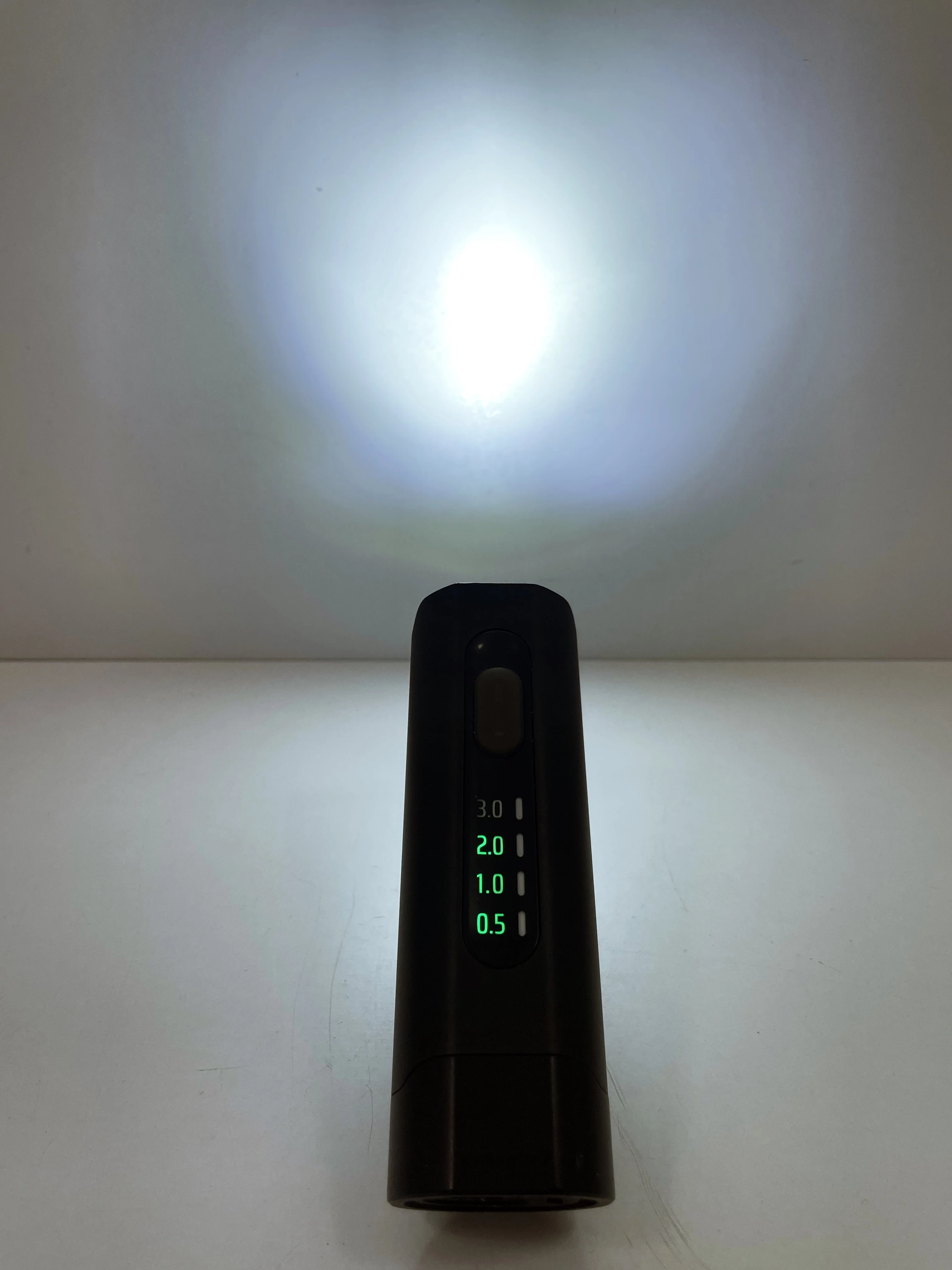 lampka-przednia-eyen-streak-750-gumowe-zapiecie-stan-11323-2