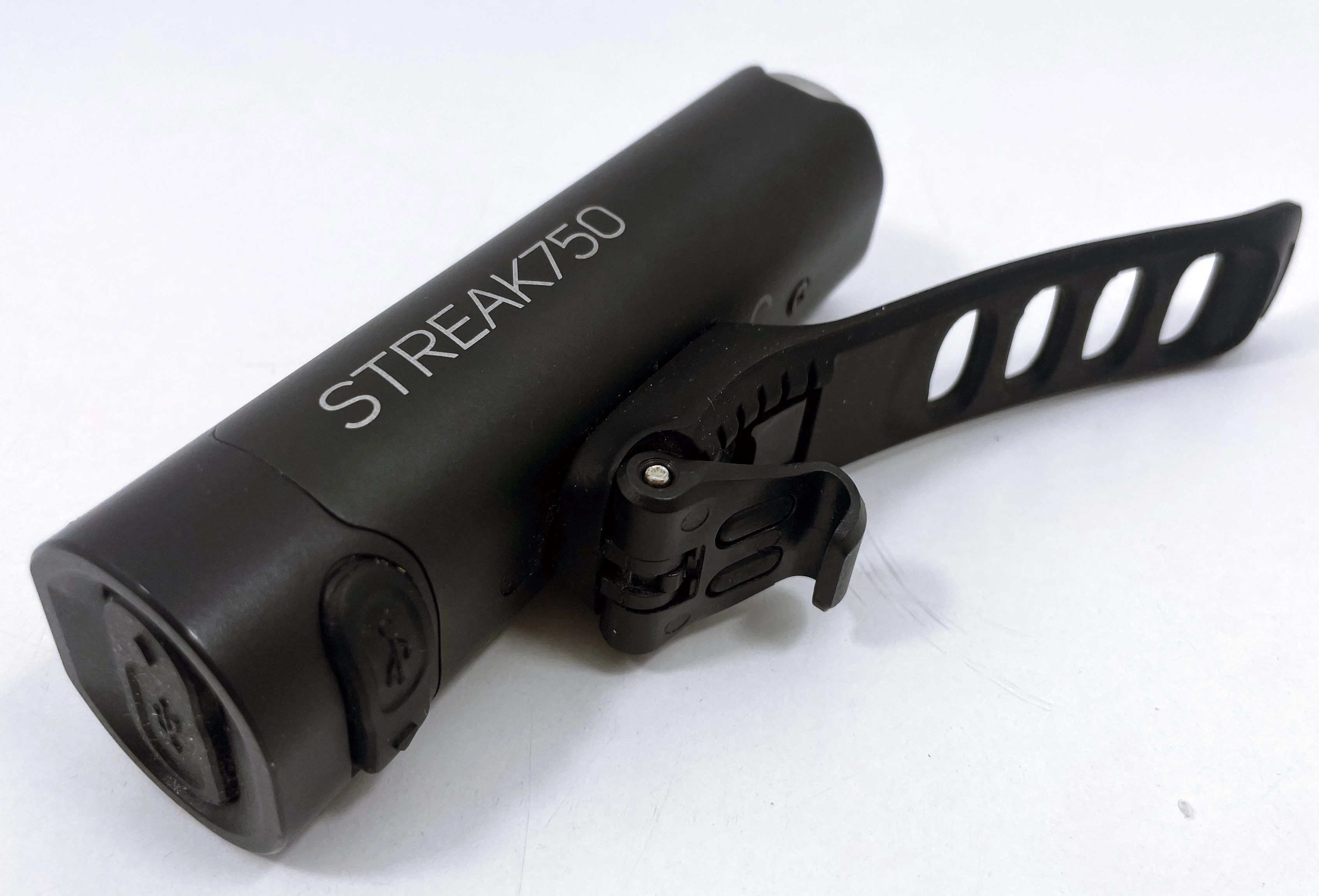 lampka-przednia-eyen-streak-750-gumowe-zapiecie-marka-213674-262110