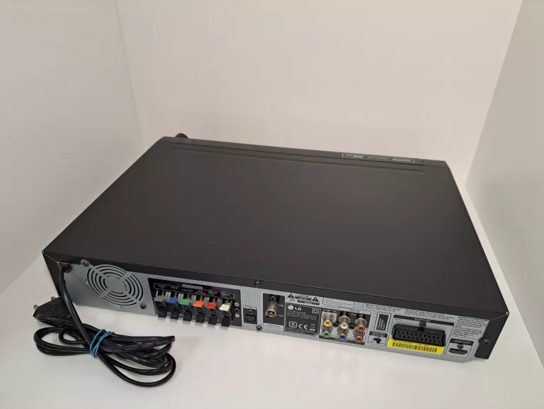 LG ZESTAW KINA DOMOWEGO LG HT 552 5.1 / BDB STAN