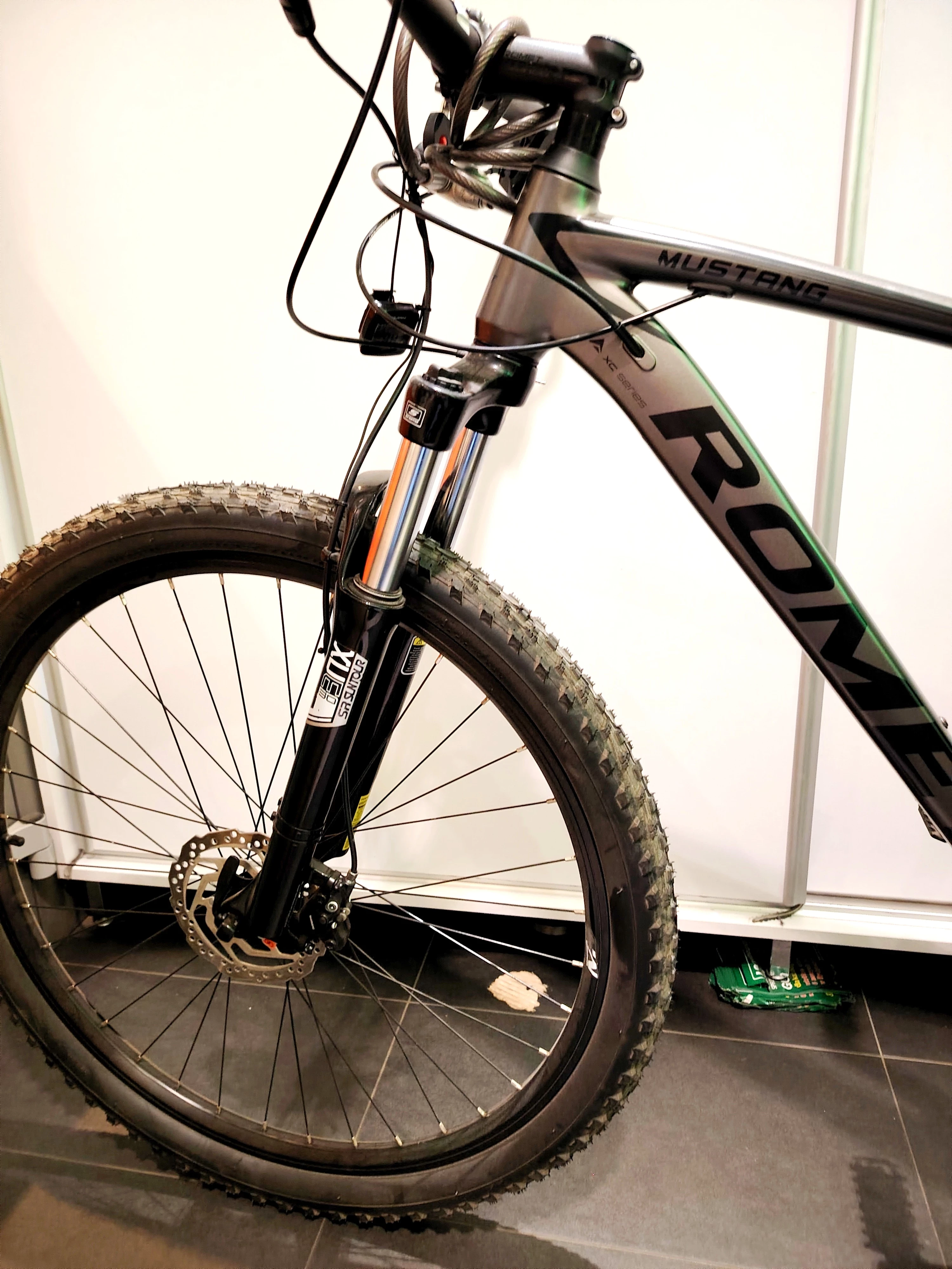 rower-romet-mustang-m4-lite-grafitowy-29-fotelik-material-ramy-179-1