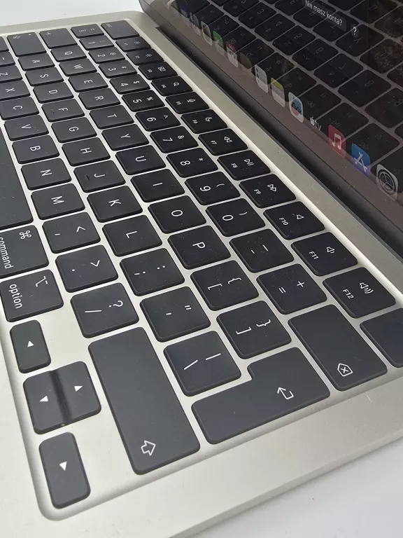 LAPTOP MACBOOK AIR (13-INCH, M3, 2024) GW MARZEC 2025