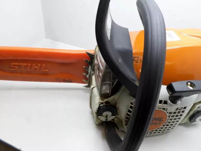 PIŁA SPALINOWA STIHL 251/C 2023R.